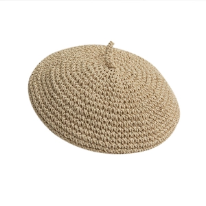 Béret en paille fait main pour femme, style rétro beige, respirant pour les vacances