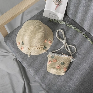 Kids summer straw hat and matching crossbody bag set with 3D daisy flowers and lace detail