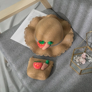 Ensemble chapeau de paille et sac pour filles avec fraises et carottes décoratives
