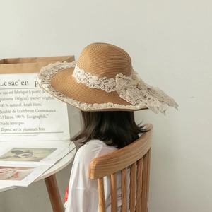 Cappello di paglia lolita per bambini con pizzo bianco e grande fiocco per l'estate