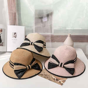 Chapeau de Paille en Papyrus Élégant pour Femmes Protection Solaire Été Chapeau de Plage Avec Grand Nœud Décoration de Lettre