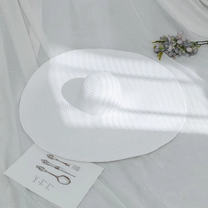 Chapeau de soleil pliable blanc à large bord pour la plage et protection solaire