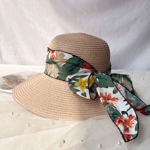 Chapeau de paille d'été pour femmes avec ruban floral et large bord de protection