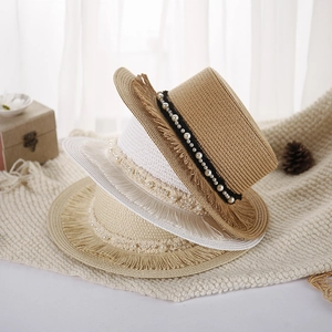 Cappello da sole in paglia stile britannico con nastro di perle e bordi sfrangiati