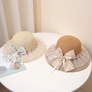 Chapeaux de paille Lolita beige et marron avec bordure dentelle et noeud fleuri perlé