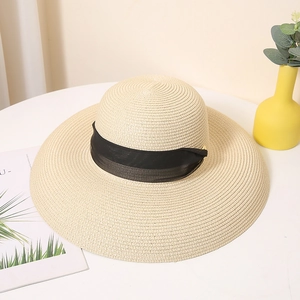 Chapeau de paille à large bord pour femme avec ruban noir, style plage élégant et solaire