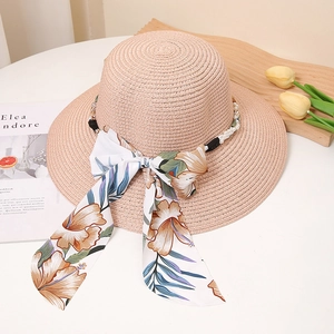 Chapeau de soleil élégant en paille pour femme avec ruban fleuri et perles