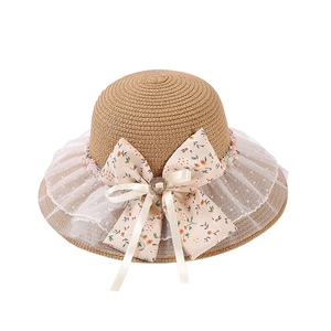 Chapeau de paille Lolita avec nœud floral, dentelle et strass pour protection solaire