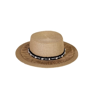 Cappello boater kaki stile inglese con nastro nero, perle e dettagli con frange