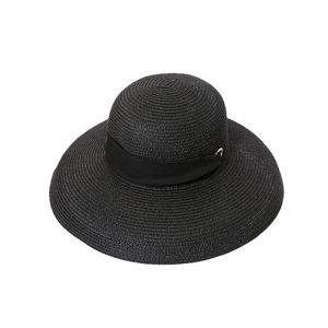 Chapeau de soleil en paille à large bord noir orné d'un ruban en soie élégant pour femme
