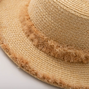 Chapeau canotier classique en paille à bords effilochés pour vacances à la plage