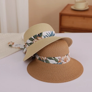 Wide-brim straw beach hat for women with floral ribbon in beige and caramel tones