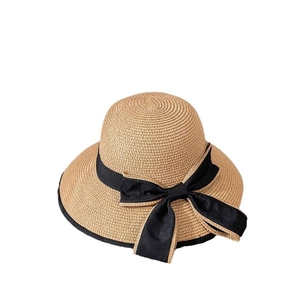 Damen-Strohhut mit schwarzer Schleife und breiter Krempe für den Strandurlaub