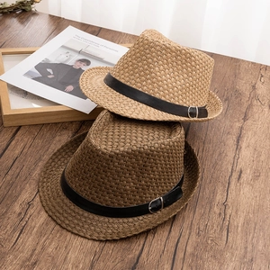 Klassischer Strohhut im Fedora-Stil mit Lederband und Schnalle für optimalen Sonnenschutz