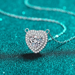 Collier en argent sterling S925 avec pendentif en moissanite en forme de cœur brillant