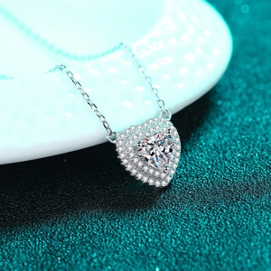 Élégant collier cœur en argent 925 avec pendentif en moissanite à double halo