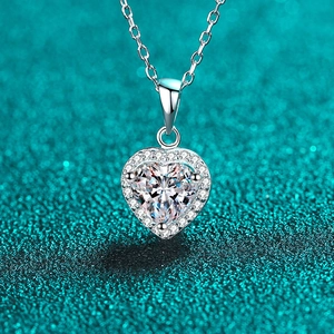 Collier Pendentif Coeur en Argent Sterling 925 pour Femmes Moissanite Zirconia Incrusté Chaîne Bijoux Collier Fin Cadeau