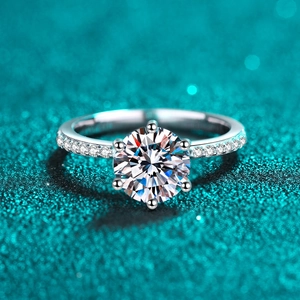 Bague classique en argent S925 avec moissanite 2 carats et serti à six griffes pavée