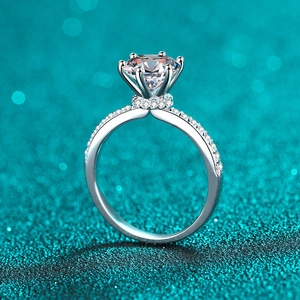 Bague élégante en argent 925 avec moissanite 2ct et sertissage à six griffes