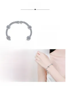 Détails de luxe du bracelet tennis en moissanite avec sertissage et placage épais