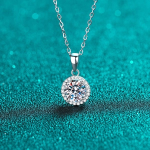 Collier en Argent Sterling 925 avec Moissanite pour Femme Pendentif Halo Rond en Zirconia Chaîne de Clavicule Bijoux Élégants Cadeau