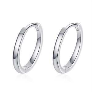 Orecchini a cerchio in argento sterling S925 con finitura lucida a specchio e chiusura