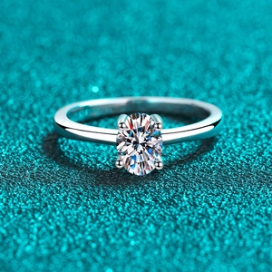 Elegante Anello in Argento Sterling 925 con Moissanite per Donna Taglio Ovale Zirconia Solitario Incastonatura a Quattro Griffe Gioielli da Sposa
