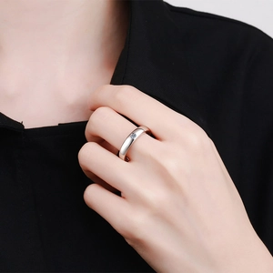 S925 sterling silver minimalist ring with a sparkling moissanite diamond for women