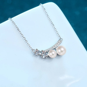 Elegant S925 sterling silver necklace with freshwater pearls and moissanite accents
