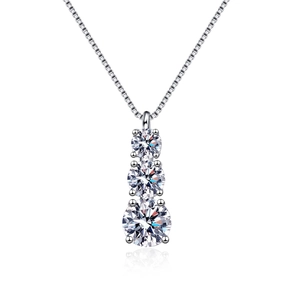 Collier élégant en argent sterling S925 avec trois pendentifs ronds en moissanite