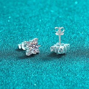 Boucles d'oreilles clous trèfle à quatre feuilles en argent S925 et moissanite pour femme