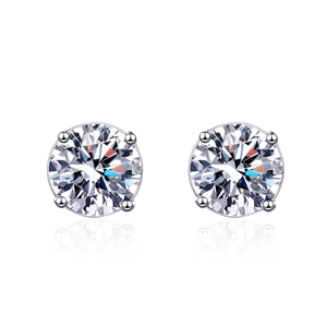 Classic S925 sterling silver four-claw moissanite stud earrings with mirror reflection