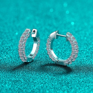 925 Sterlingsilber Moissanit Huggie Creolen Für Damen Doppelreihig Pavé Eingelegt Funkelnder Feiner Schmuck Hochzeitsgeschenk