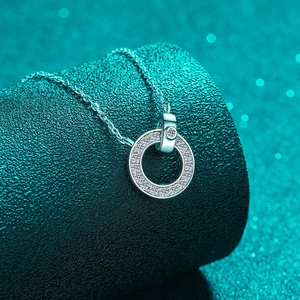 Collier en argent sterling S925 avec pendentif cercle en moissanite sur socle vert