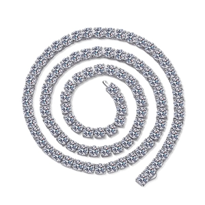 Glitzernde S925 Sterlingsilber Tenniskette mit Moissanit-Steinen in einer Spirale gelegt