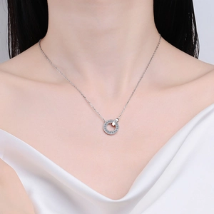 Élégant collier en argent sterling S925 avec moissanite et pendentif à double anneau entrelacé