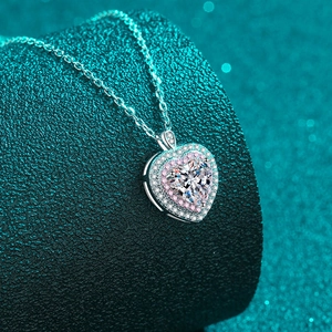 S925 Sterlingsilber Herzkette mit einem großen Herzschliff Moissanit Anhänger