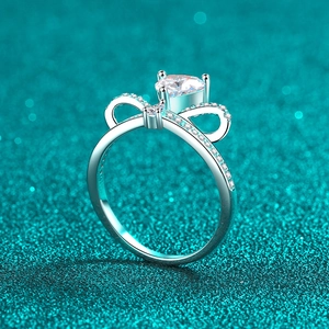Sparkling S925 sterling silver ring featuring a heart-shaped moissanite and bow design