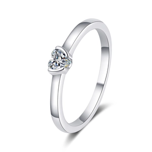 Minimalistischer S925 Sterlingsilber Ring mit einem 0,3ct herzförmigen Moissanit Stein