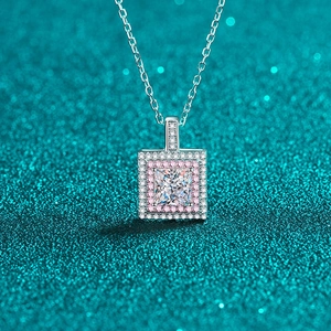 Collier Pendentif Carré en Argent Sterling 925 Moissanite Zirconia Incrusté Chaîne Bijoux Géométriques pour Femmes Cadeau Élégant