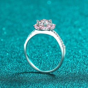 Anello in argento sterling S925 con moissanite e design ad alone floreale rosa