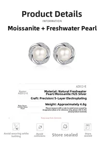 Détail des boucles d'oreilles fleur de prunier en argent S925 avec perles et moissanite