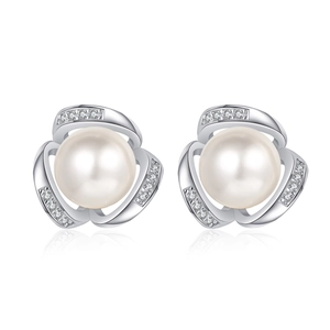 Élégantes boucles d'oreilles perles en argent S925 avec pétales en moissanite étincelants