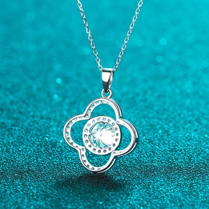 Elegant S925 sterling silver four-leaf clover necklace with 1 carat moissanite pendant