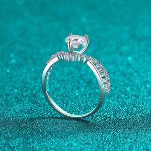 S925 sterling silver V-shaped ring featuring 1 carat heart-shaped moissanite and pavé band