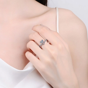 Elegant S925 sterling silver ring with heart-shaped moissanite and twisted pavé band