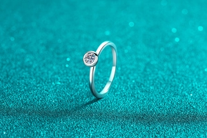 Macro shot of S925 sterling silver moissanite bubble ring with brilliant bezel setting