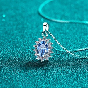 Collier en argent sterling S925 avec moissanite bleue ovale et halo de tournesol