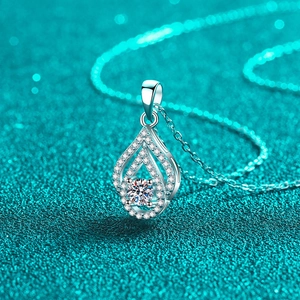 Elegante 925 Sterling Silber Halskette mit hohlm Tropfenanhänger und funkelndem Moissanit