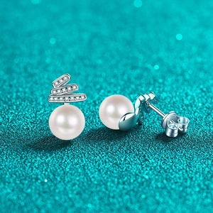 Elegant S925 sterling silver freshwater pearl stud earrings with sparkling moissanite accents